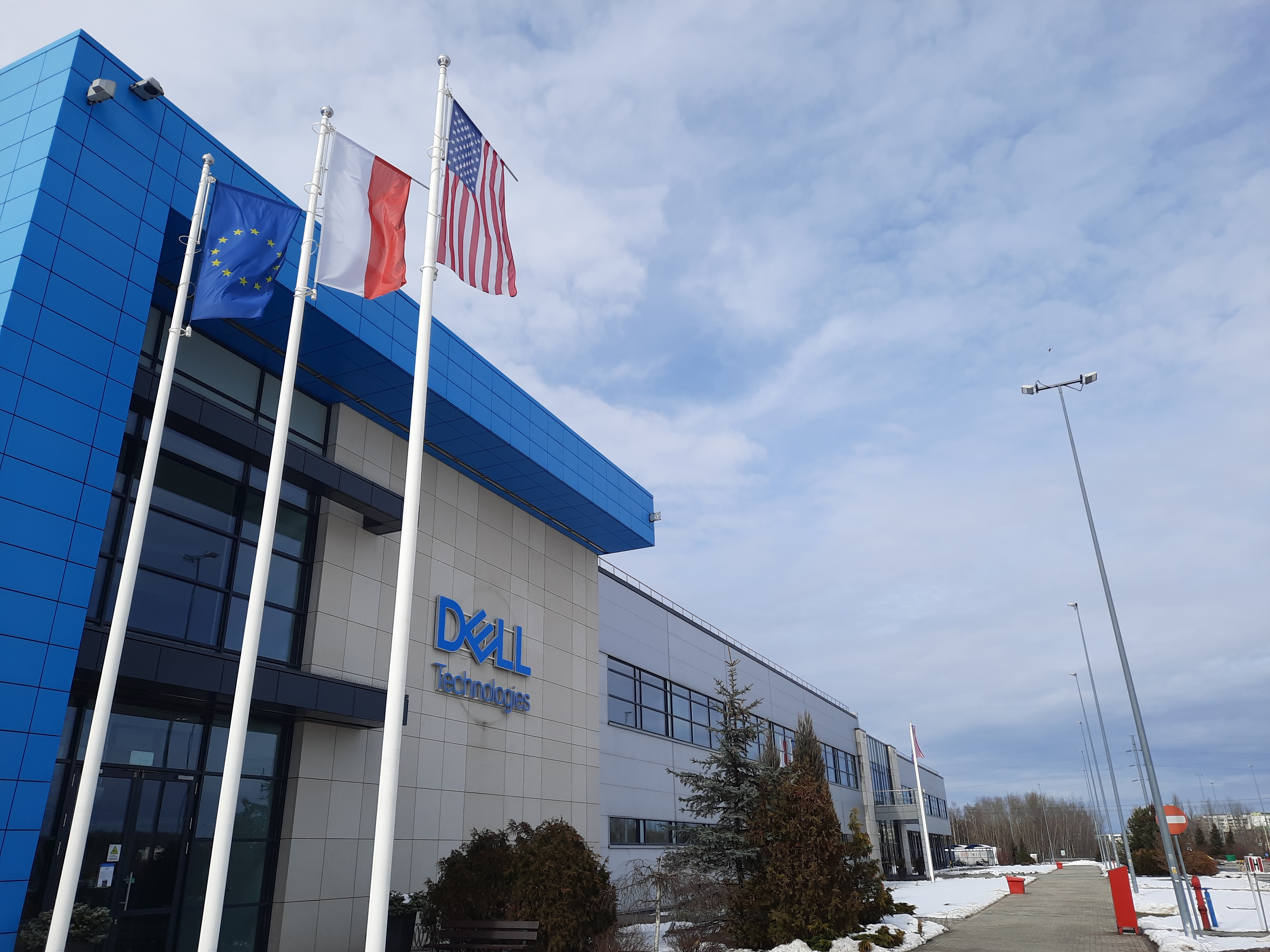 Intratel takes customers on a factory tour of Dell Technologies in Łódź, Poland